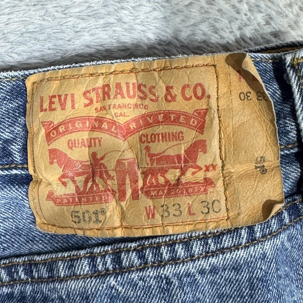 Levis 501 Jeans Mens 33x30 Blue Medium Wash Button Fly Straight Denim - Picture 3 of 10